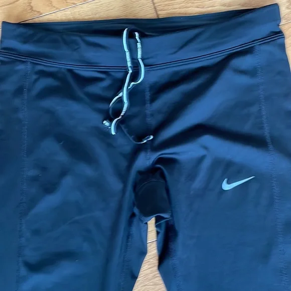Nike Dri-Fit small Capri leggings - Picture 4 of 6